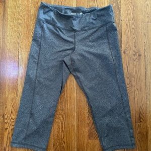 Old Navy Active Capri Pants Large